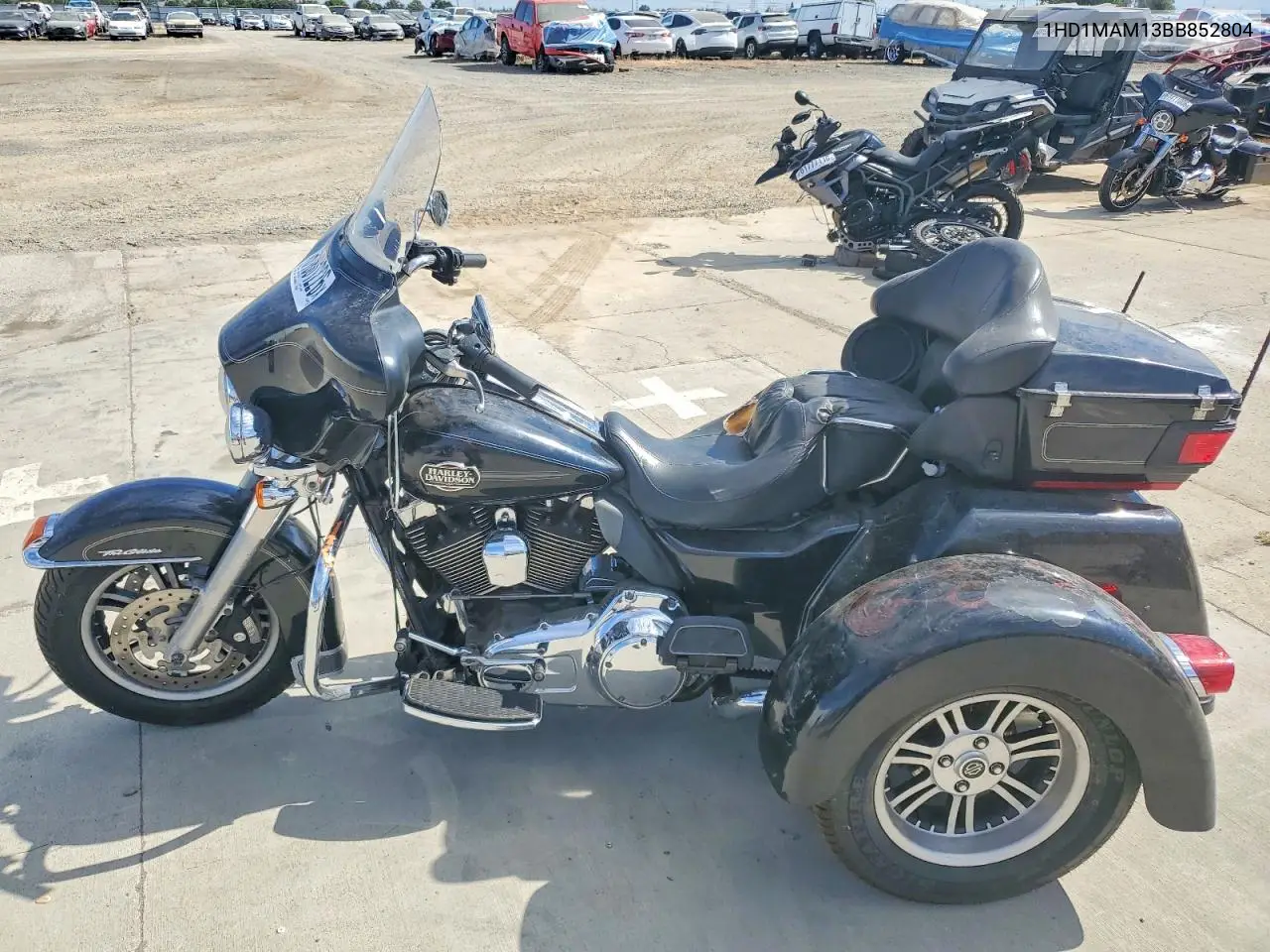 2011 Harley-Davidson Flhtcutg VIN: 1HD1MAM13BB852804 Lot: 61801226