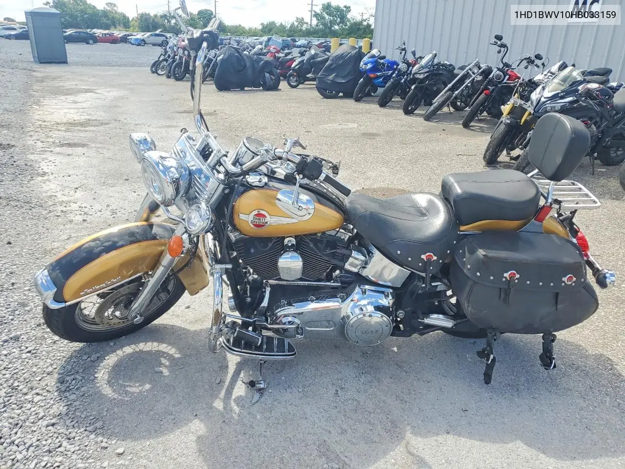 2017 Harley-Davidson Flstc Heritage Softail Classic VIN: 1HD1BWV10HB033159 Lot: 57290626