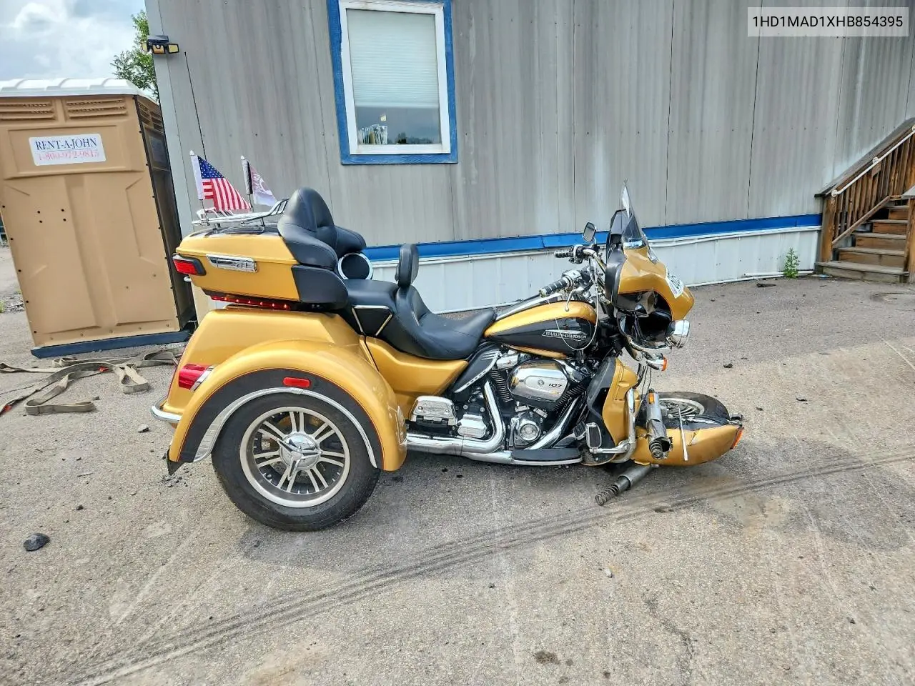 2017 Harley-Davidson Flhtcutg Tri Glide Ultra VIN: 1HD1MAD1XHB854395 Lot: 60593616