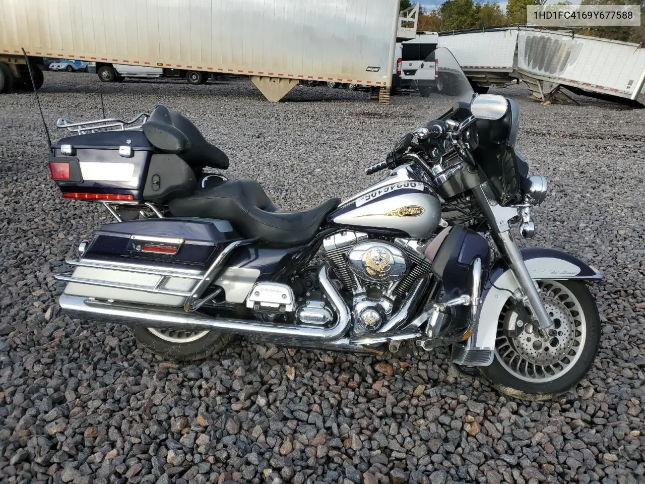 1HD1FC4169Y677588 2009 Harley-Davidson Flhtcu