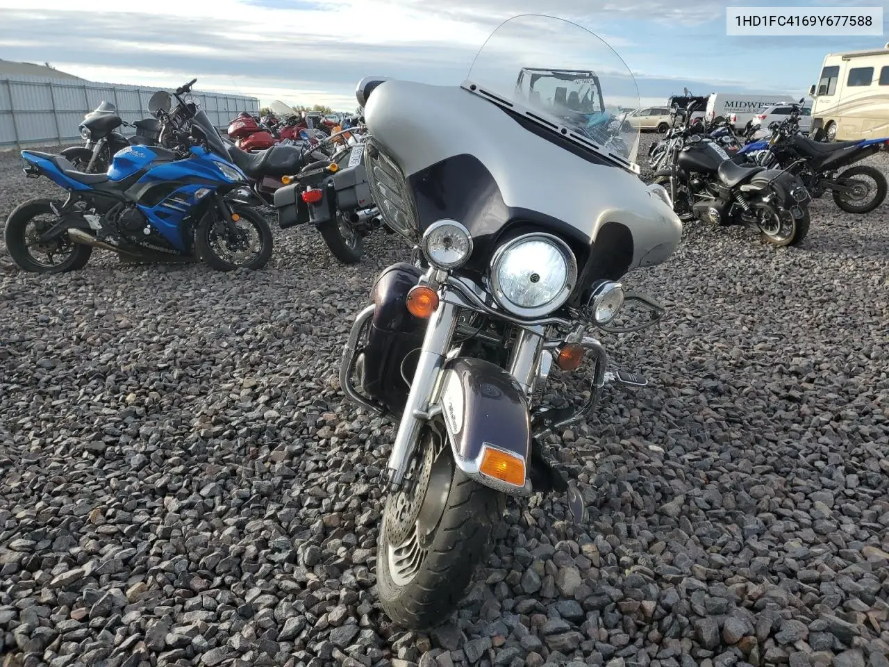 1HD1FC4169Y677588 2009 Harley-Davidson Flhtcu