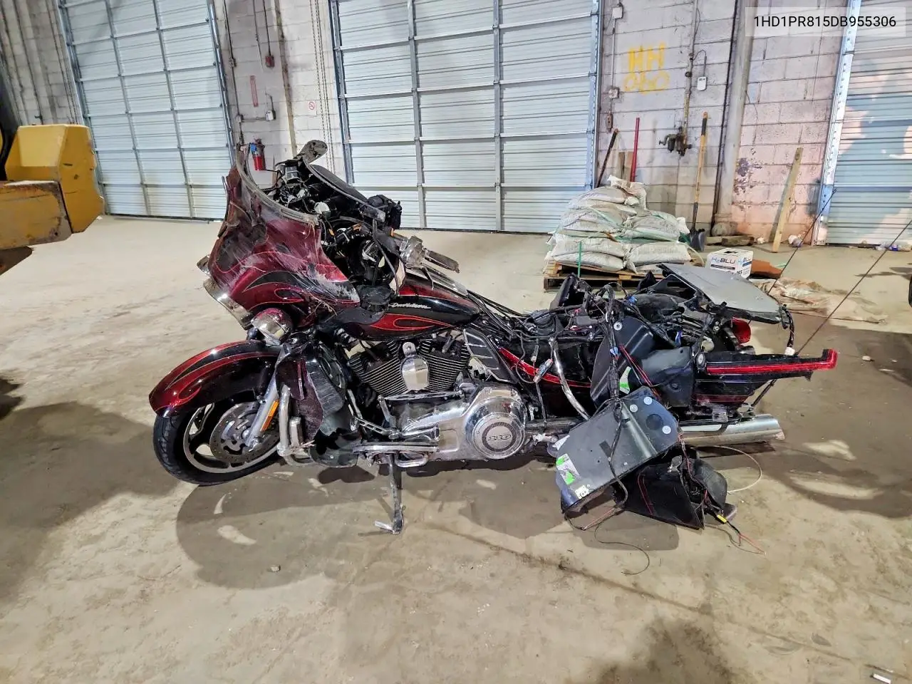 2013 Harley-Davidson Flhtcuse Cvo Ultra Classic Electra Glid VIN: 1HD1PR815DB955306 Lot: 57589196