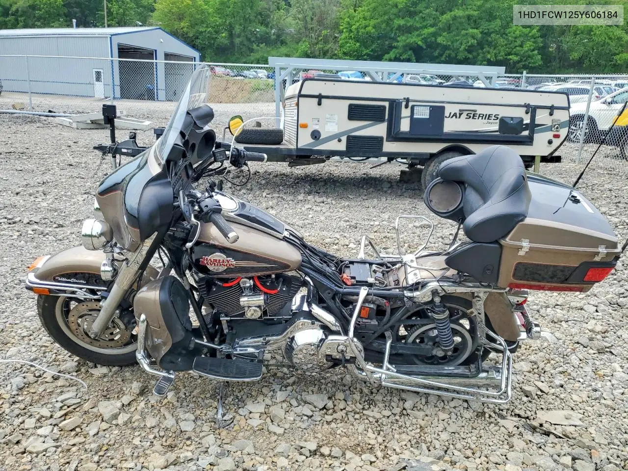 2005 Harley-Davidson Flhtcui VIN: 1HD1FCW125Y606184 Lot: 56620336