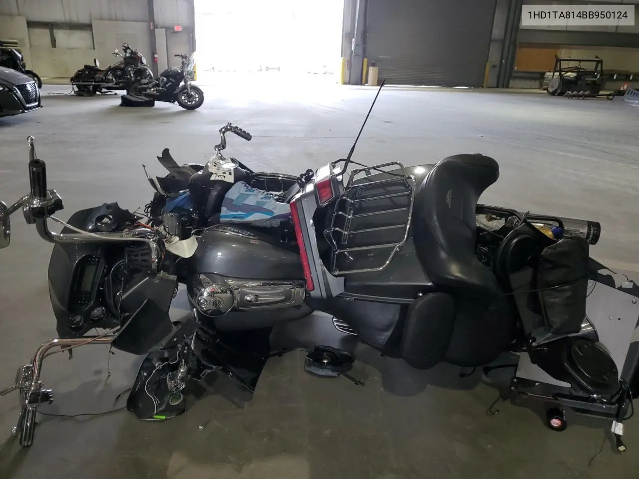 2011 Harley-Davidson Fltruse VIN: 1HD1TA814BB950124 Lot: 44684475