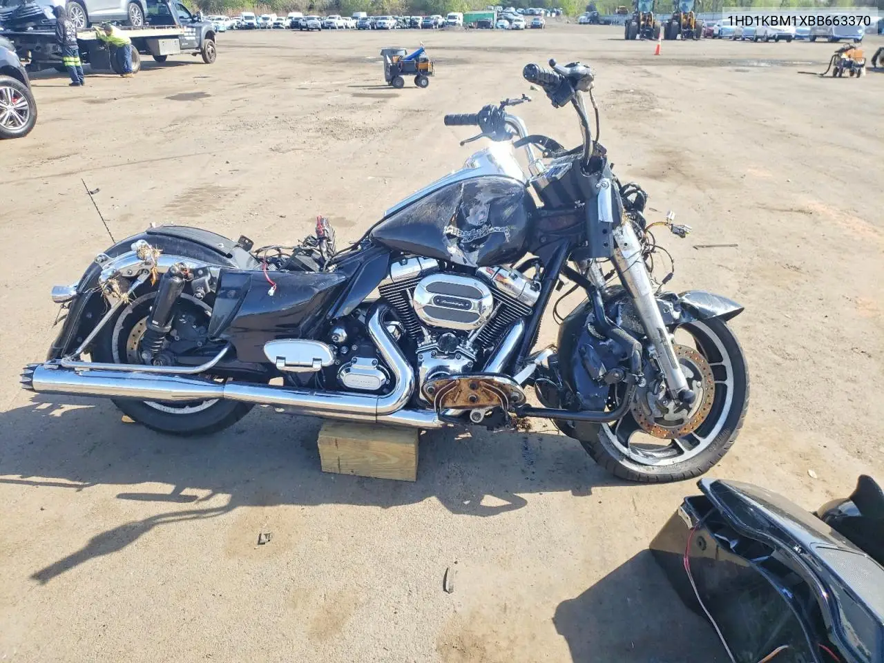 2011 Harley-Davidson Flhx VIN: 1HD1KBM1XBB663370 Lot: 50800496