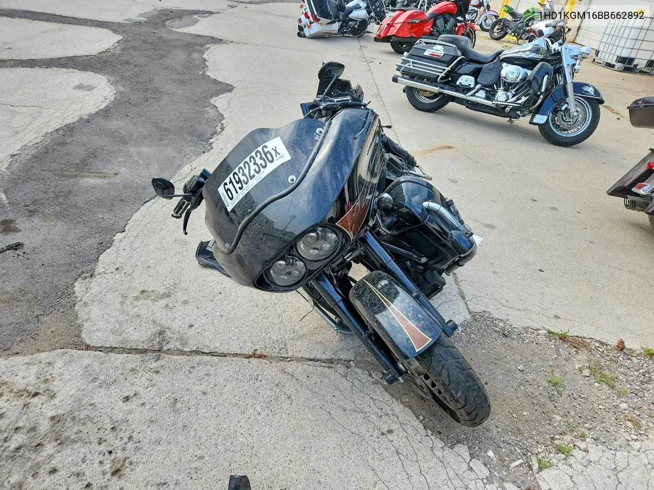 1HD1KGM16BB662892 2011 Harley-Davidson Fltru