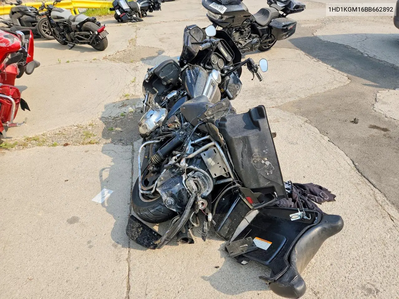 1HD1KGM16BB662892 2011 Harley-Davidson Fltru