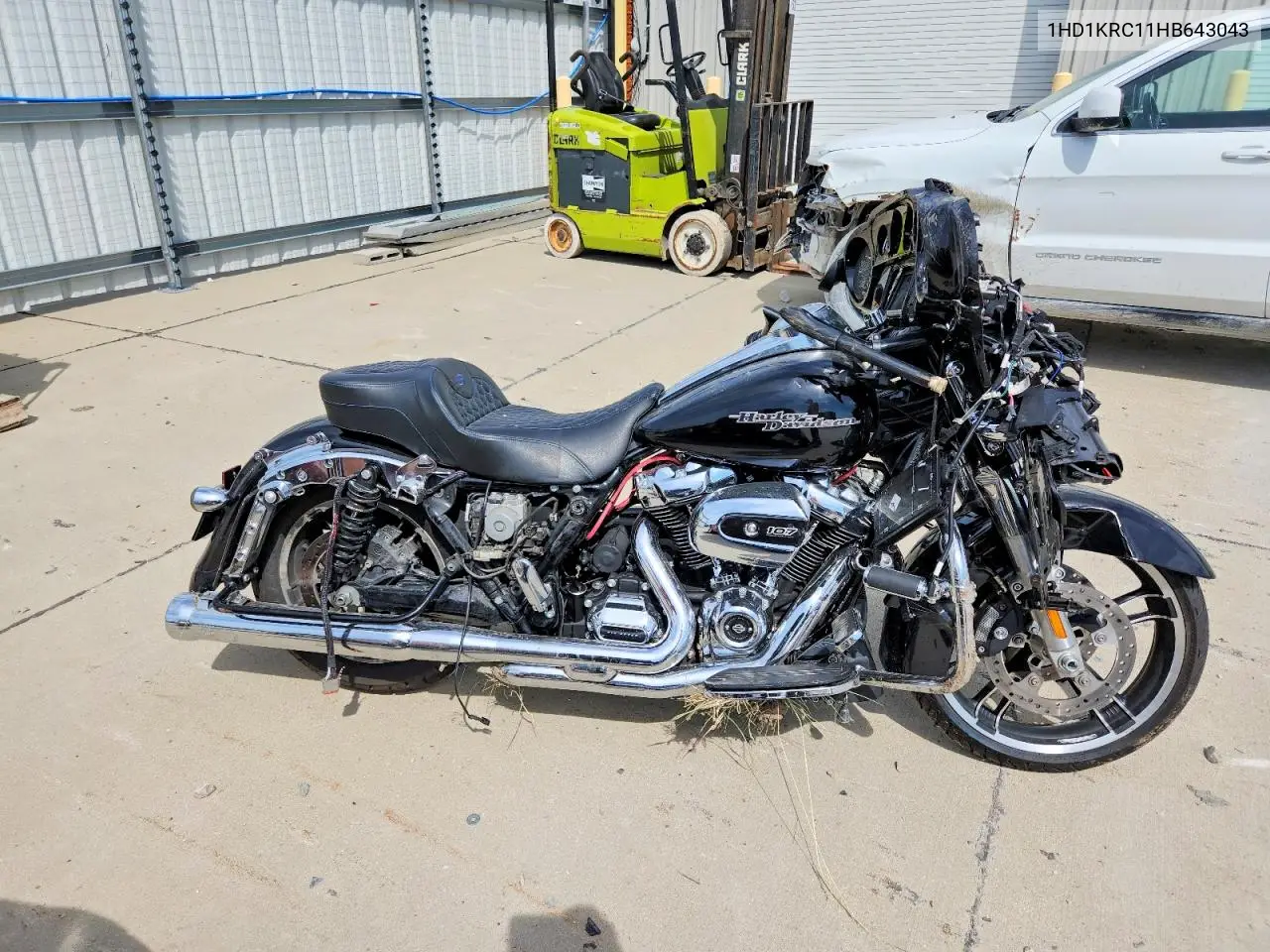 2017 Harley-Davidson Flhxs Street Glide Special VIN: 1HD1KRC11HB643043 Lot: 56353186