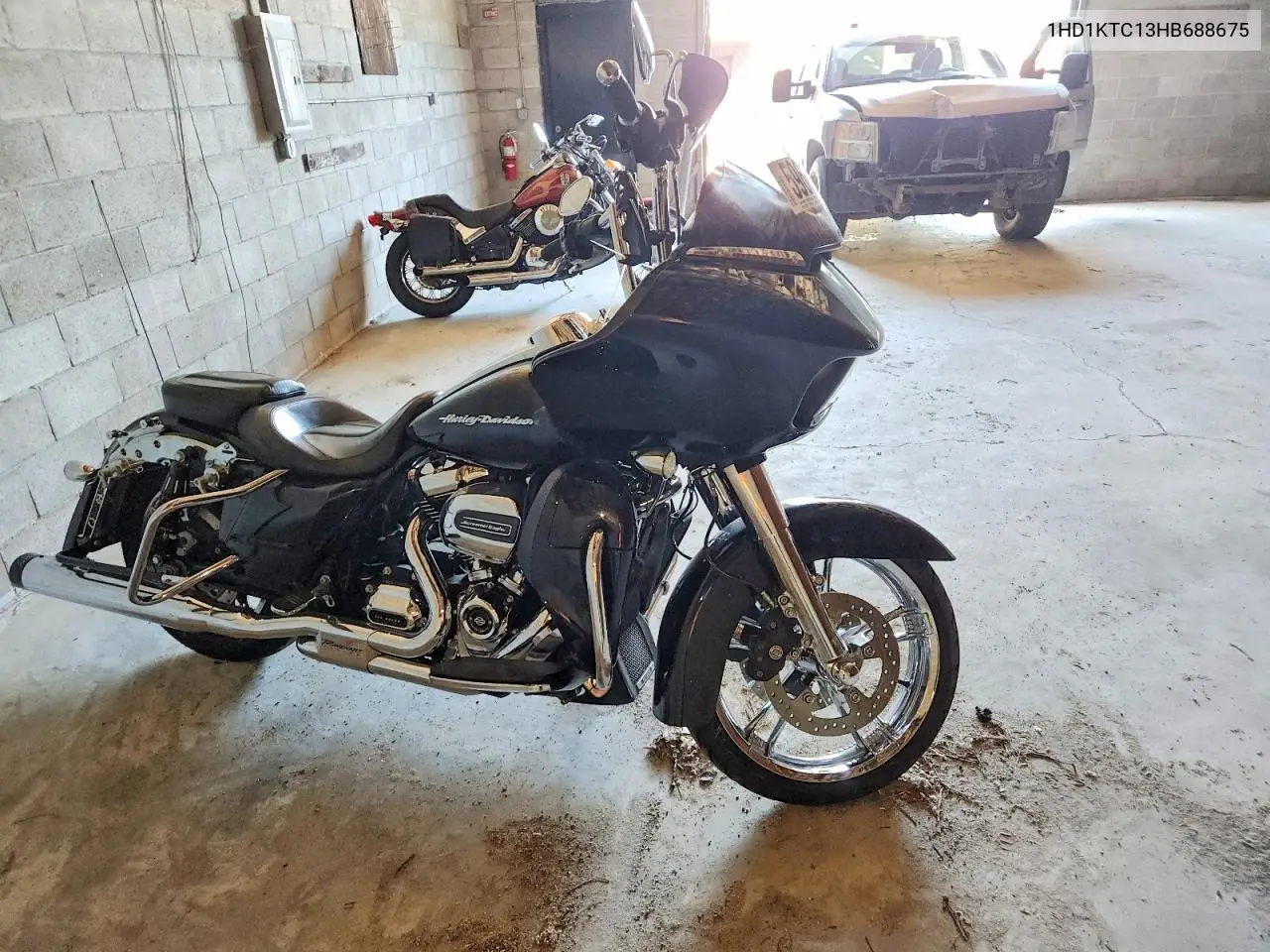 2017 Harley-Davidson Fltrxs Road Glide Special VIN: 1HD1KTC13HB688675 Lot: 59603576