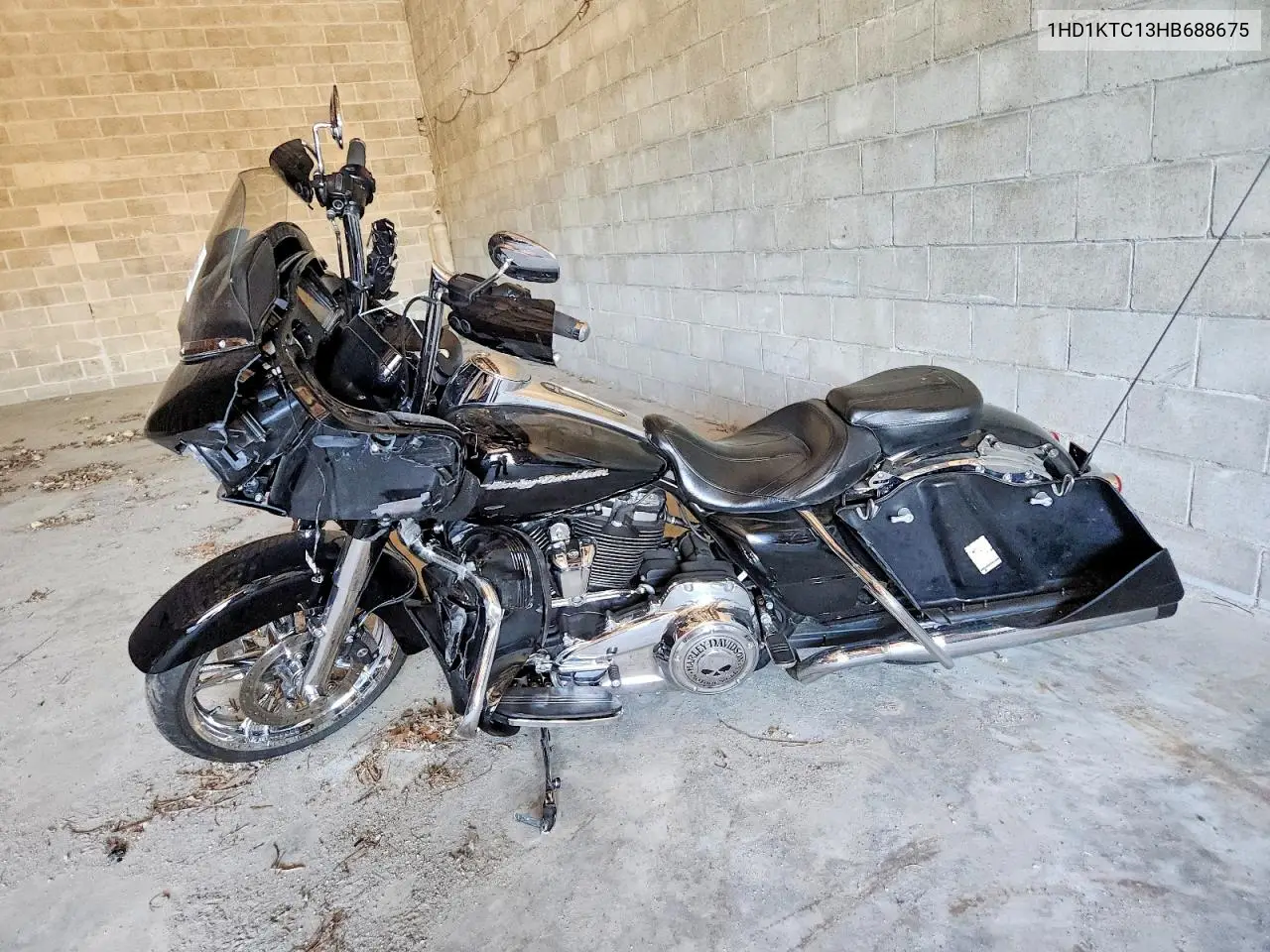 2017 Harley-Davidson Fltrxs Road Glide Special VIN: 1HD1KTC13HB688675 Lot: 59603576