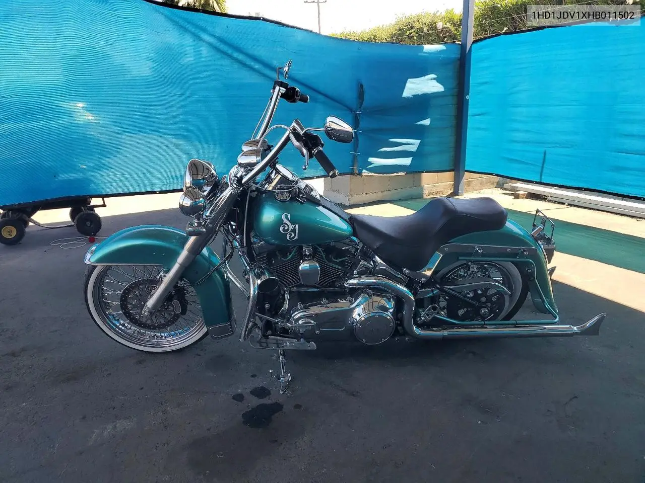 2017 Harley-Davidson Flstn Softail Deluxe VIN: 1HD1JDV1XHB011502 Lot: 59871136