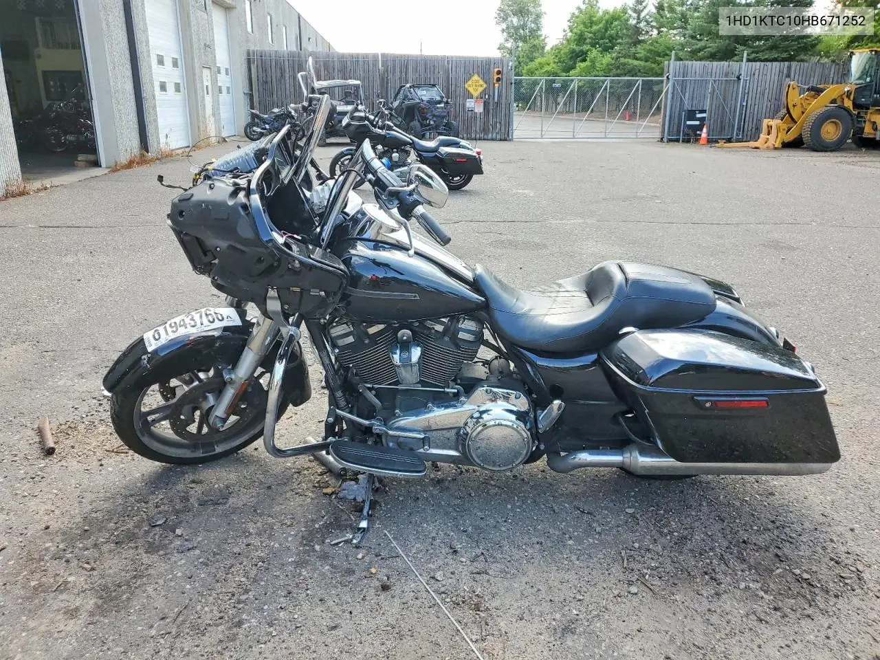 2017 Harley-Davidson Fltrxs Road Glide Special VIN: 1HD1KTC10HB671252 Lot: 61943766