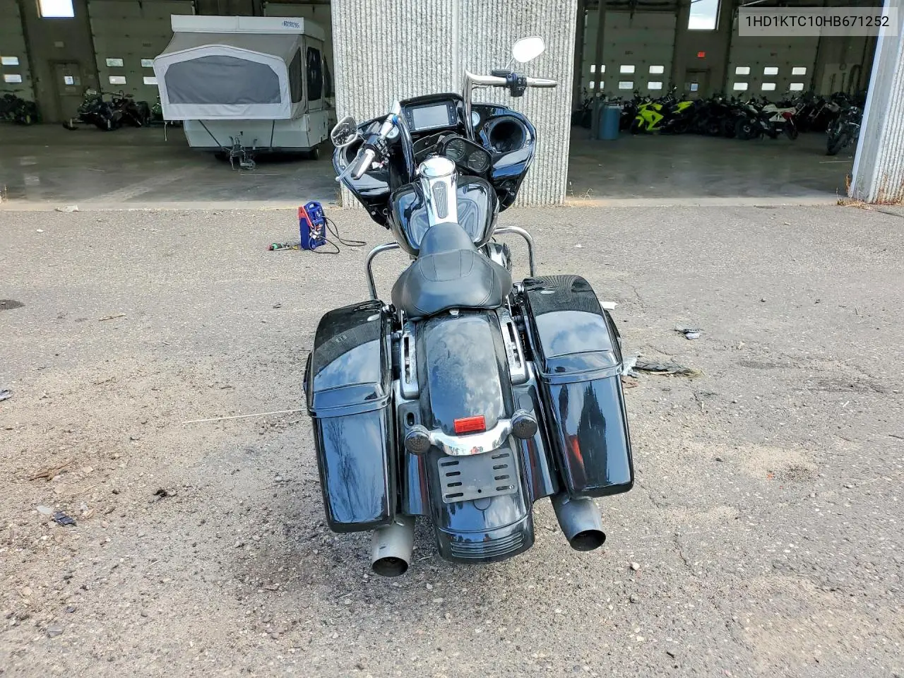 2017 Harley-Davidson Fltrxs Road Glide Special VIN: 1HD1KTC10HB671252 Lot: 61943766