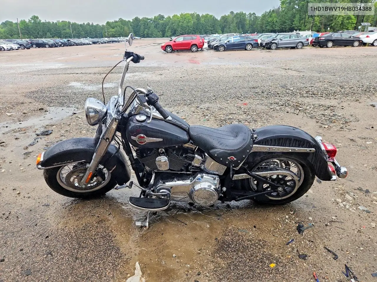 2017 Harley-Davidson Flstc Heritage Softail Classic VIN: 1HD1BWV19HB034388 Lot: 62285206