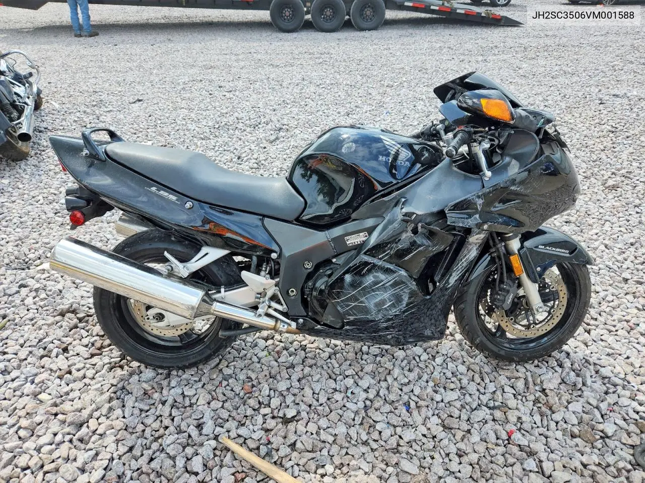 1997 Honda Cbr1100 Xx VIN: JH2SC3506VM001588 Lot: 85462225