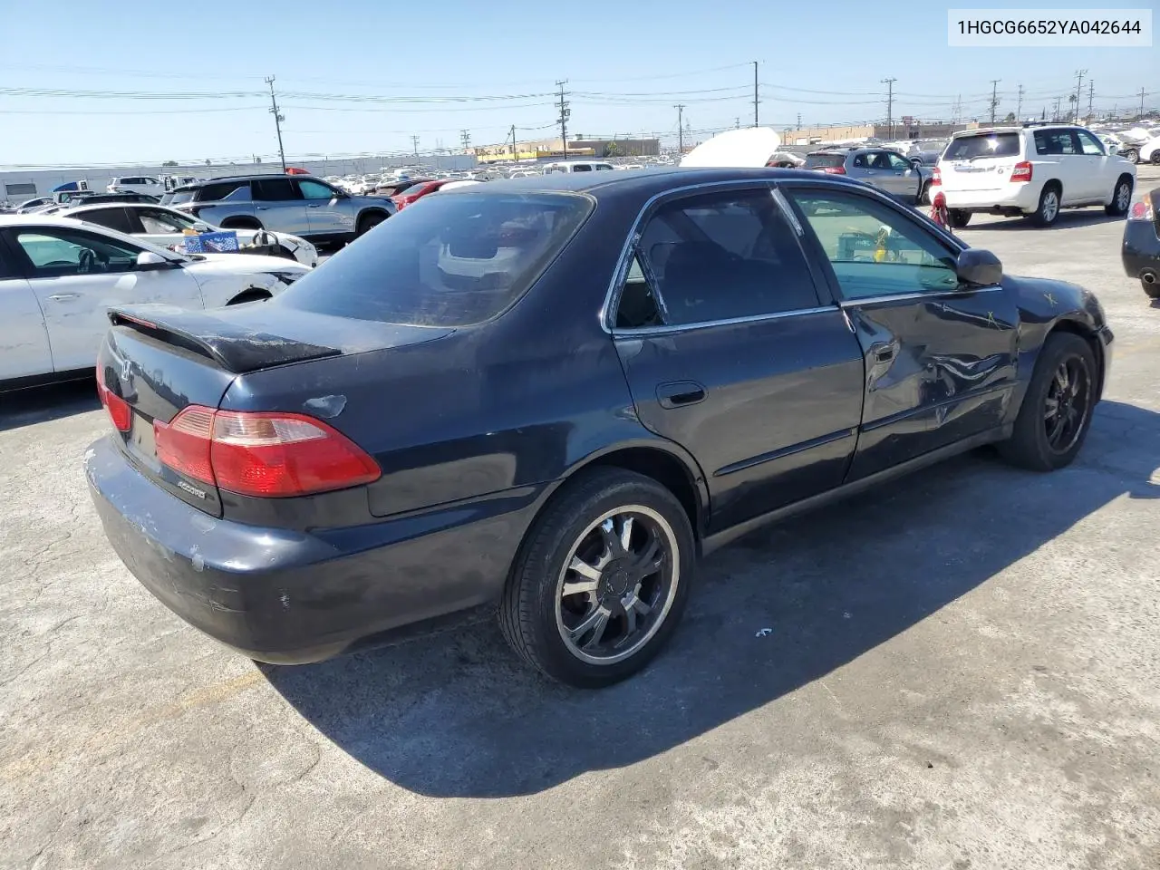 1HGCG6652YA042644 2000 Honda Accord Lx
