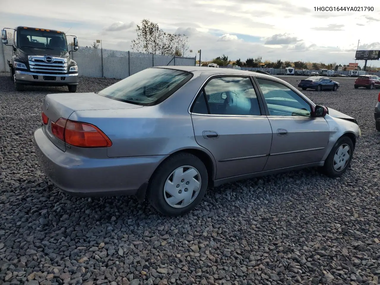 1HGCG1644YA021790 2000 Honda Accord Lx