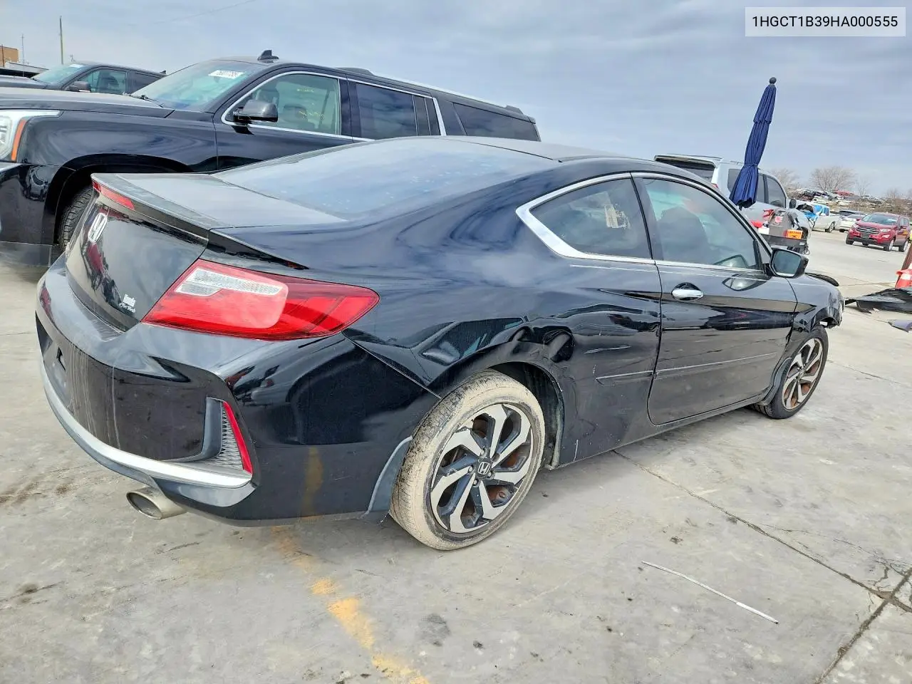 1HGCT1B39HA000555 2017 Honda Accord Lx-S