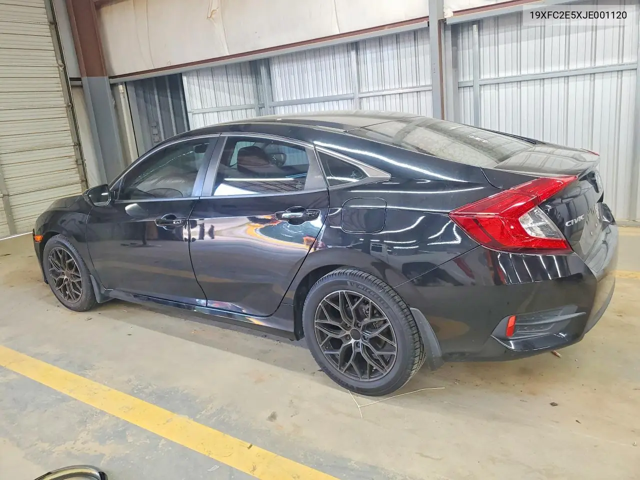 19XFC2E5XJE001120 2018 Honda Civic Lx