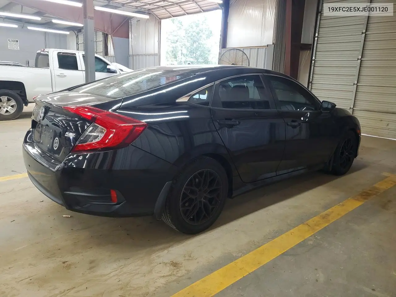 19XFC2E5XJE001120 2018 Honda Civic Lx