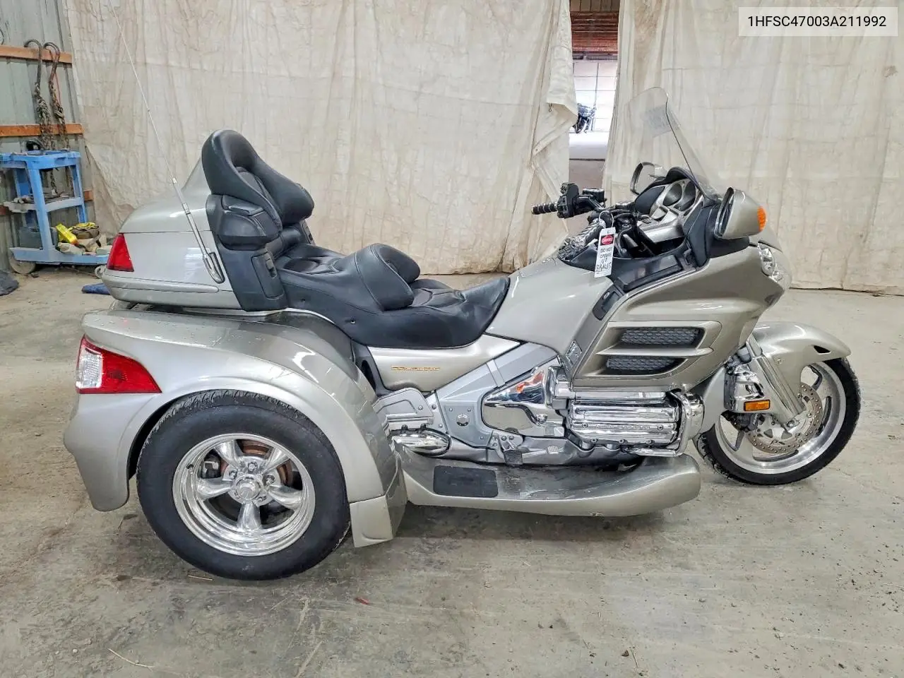 2003 Honda Gl1800 VIN: 1HFSC47003A211992 Lot: 60952966
