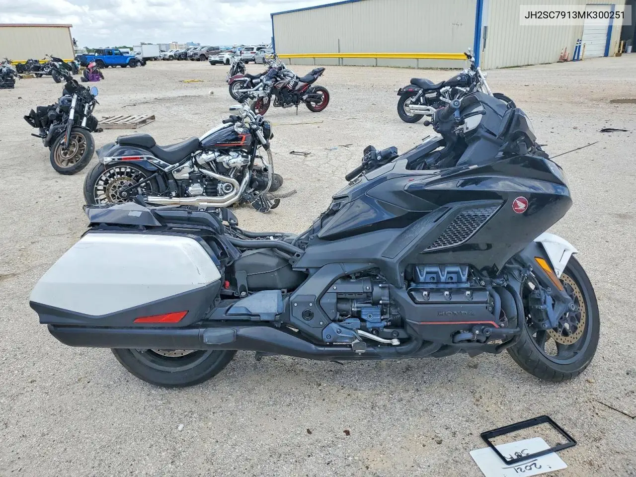 2021 Honda Gl1800 B VIN: JH2SC7913MK300251 Lot: 56504976