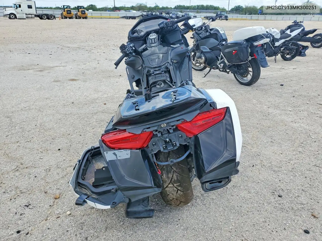 2021 Honda Gl1800 B VIN: JH2SC7913MK300251 Lot: 56504976