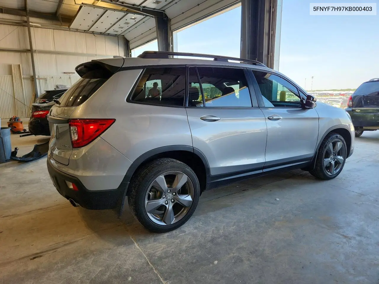 2019 Honda Passport Touring VIN: 5FNYF7H97KB000403 Lot: 60155906