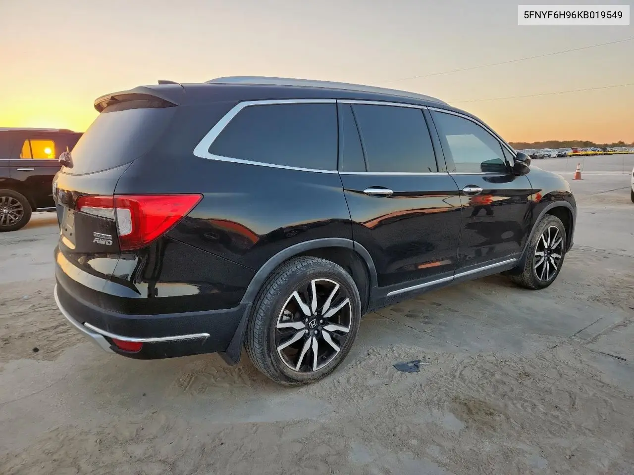 5FNYF6H96KB019549 2019 Honda Pilot Touring Awd 8-Pass