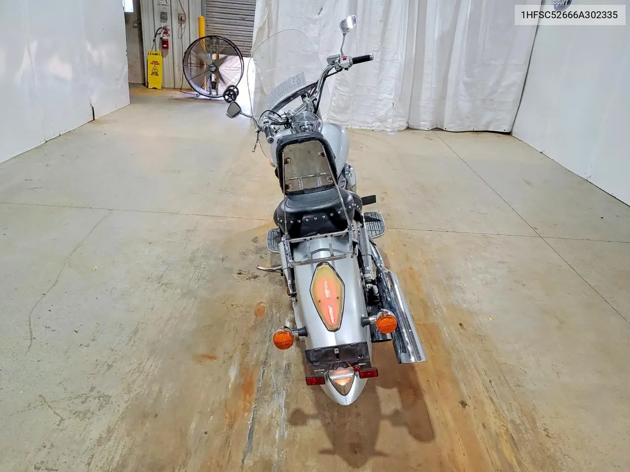 2006 Honda Vtx1300 R VIN: 1HFSC52666A302335 Lot: 61306516