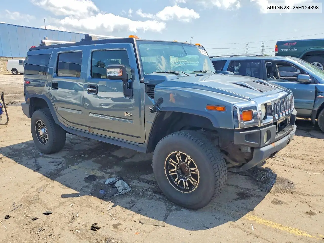 2005 Hummer H2 VIN: 5GRGN23U25H124398 Lot: 53606146