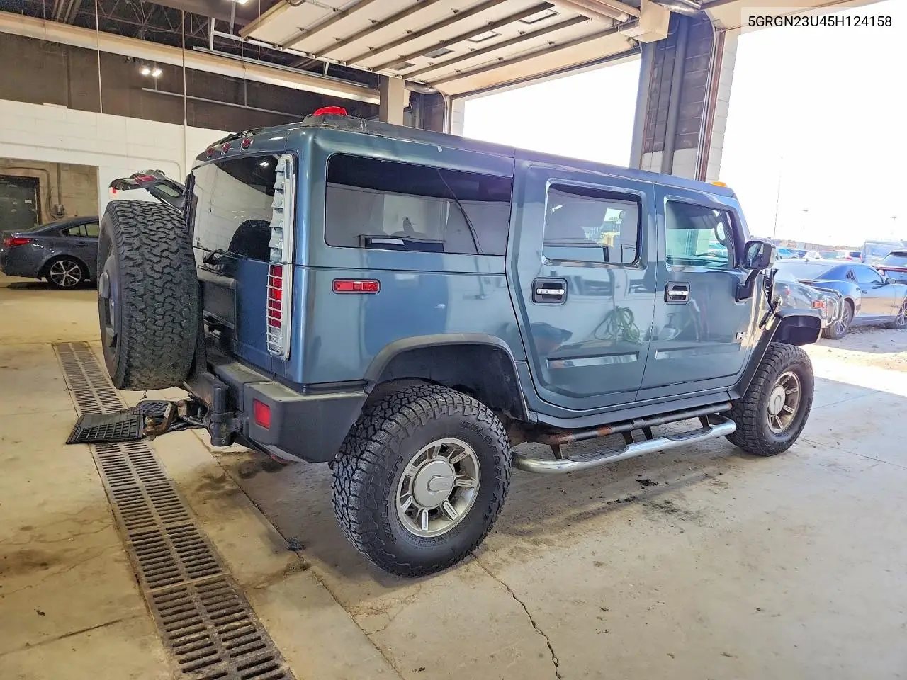 2005 Hummer H2 VIN: 5GRGN23U45H124158 Lot: 60331176