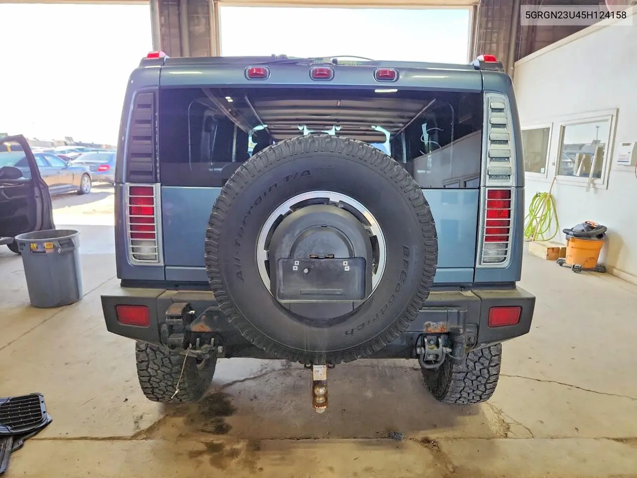 2005 Hummer H2 VIN: 5GRGN23U45H124158 Lot: 60331176