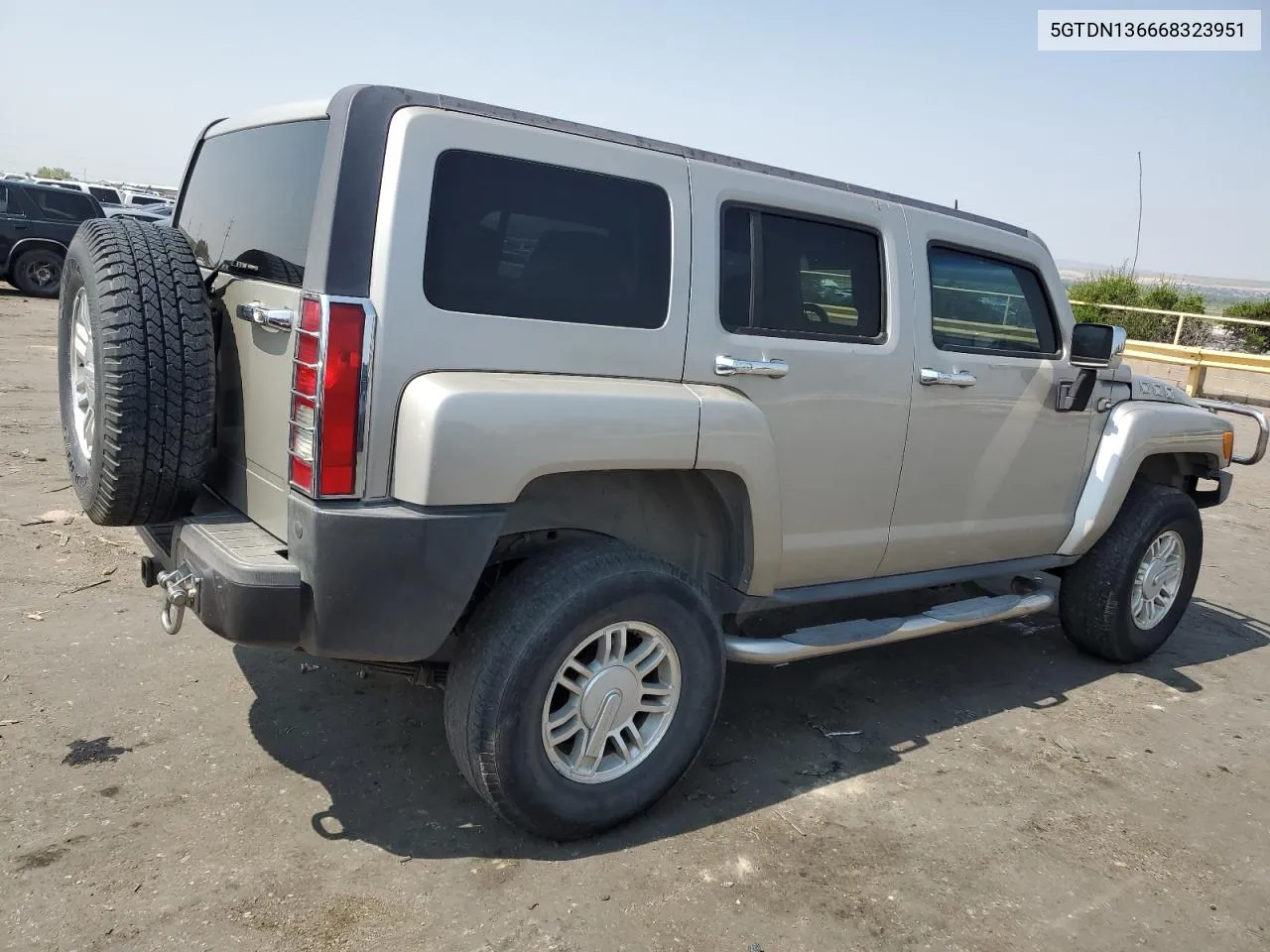 2006 Hummer H3 VIN: 5GTDN136668323951 Lot: 79998164