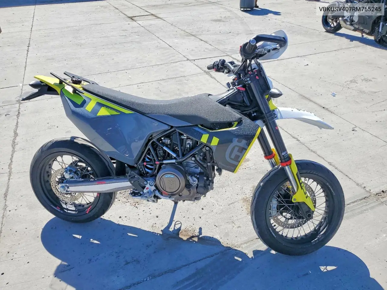 2024 Husqvarna Supermoto 701 VIN: VBKUSV407RM765245 Lot: 54704036