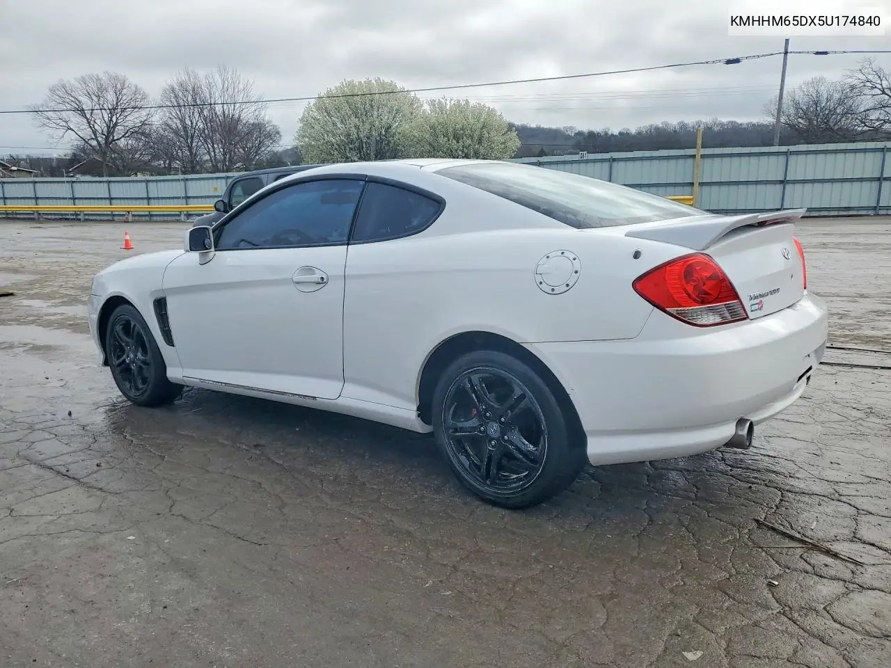 2005 Hyundai Tiburon Gs VIN: KMHHM65DX5U174840 Lot: 45611546