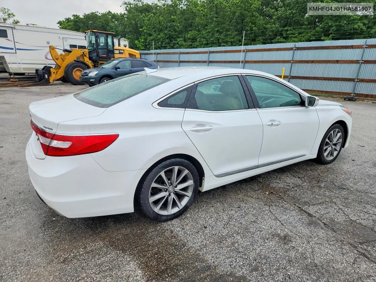 2017 Hyundai Azera Base VIN: KMHFG4JG1HA581907 Lot: 55355436