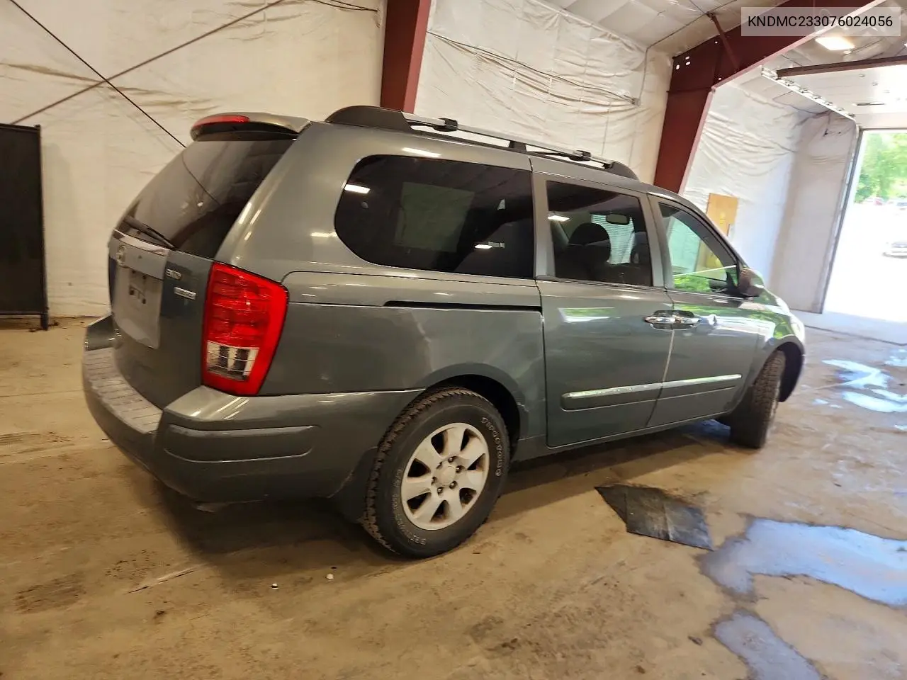 2007 Hyundai Entourage Gls VIN: KNDMC233076024056 Lot: 61436276