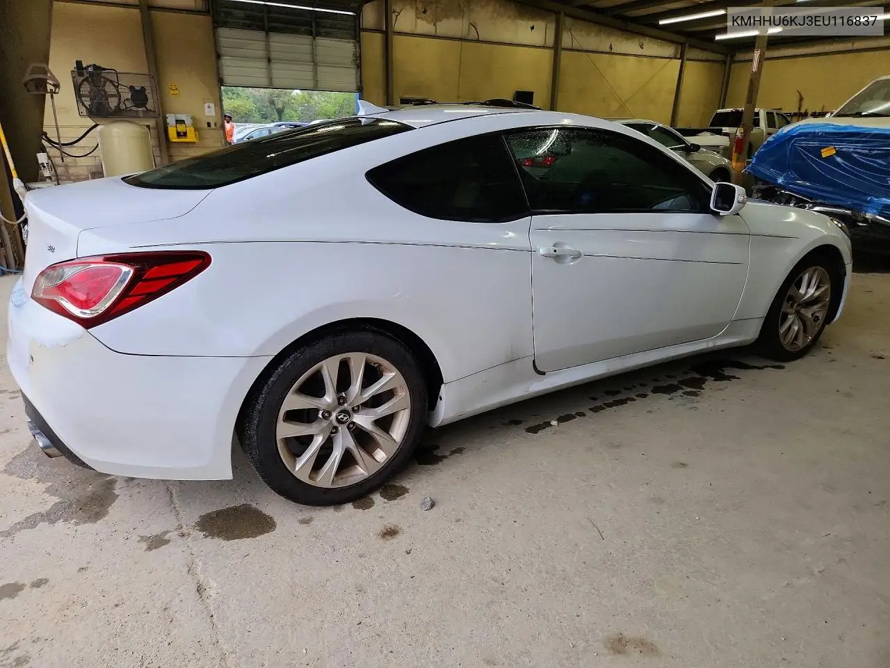 2014 Hyundai Genesis Coupe 3.8L VIN: KMHHU6KJ3EU116837 Lot: 85792675