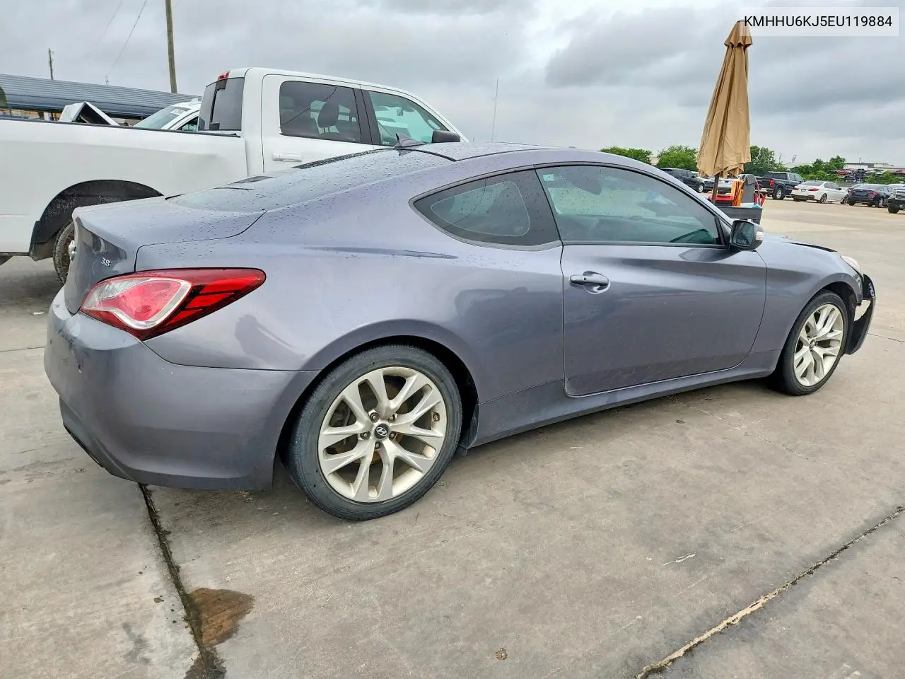 2014 Hyundai Genesis Coupe 3.8L VIN: KMHHU6KJ5EU119884 Lot: 56350336