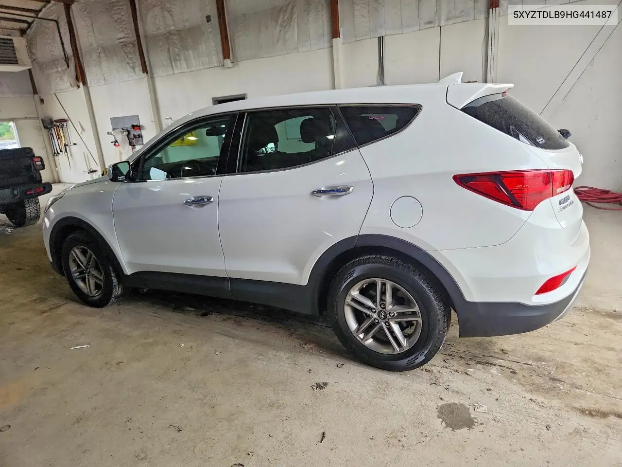2017 Hyundai Santa Fe Sport 2.4L VIN: 5XYZTDLB9HG441487 Lot: 60152786
