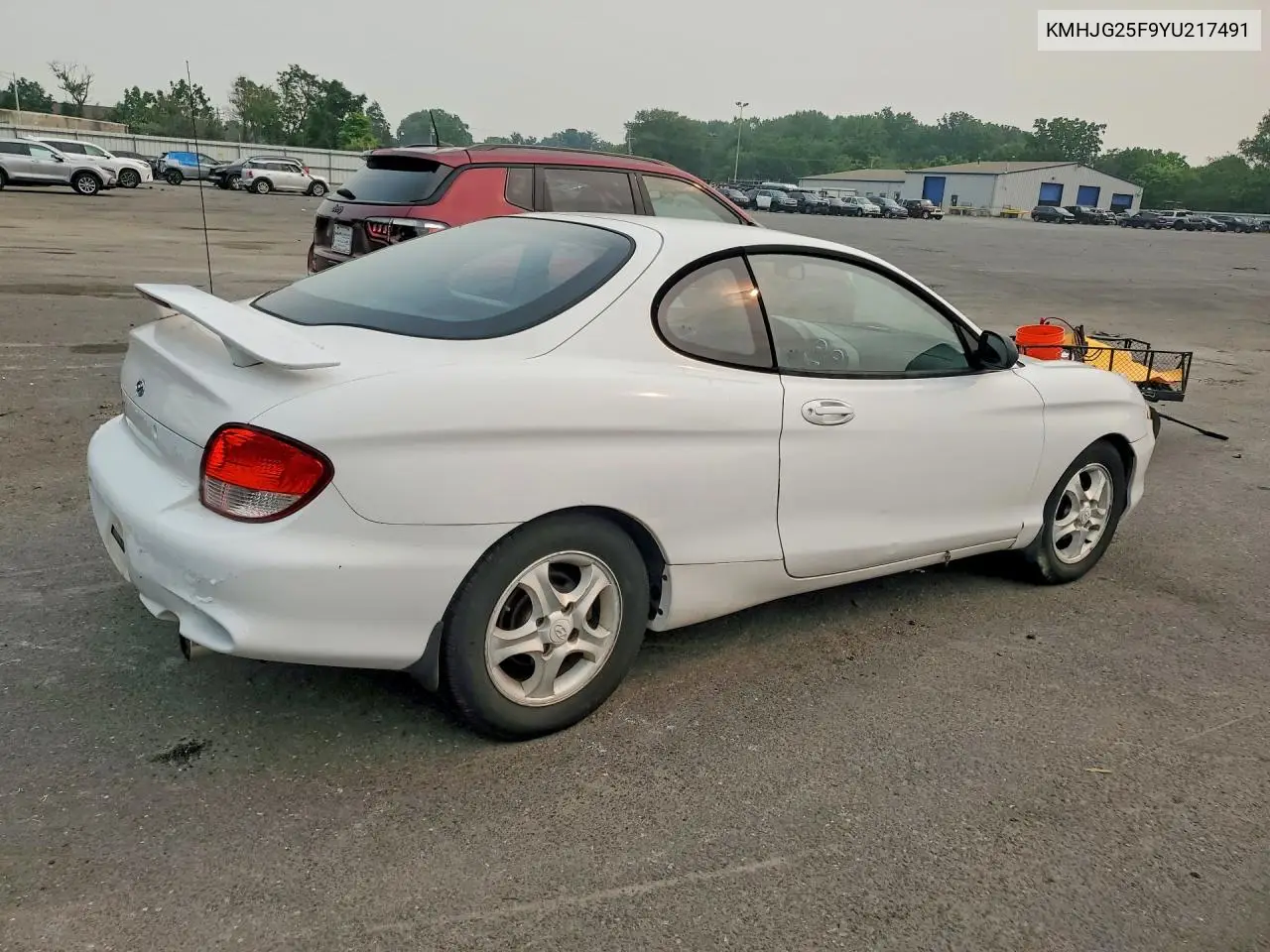 2000 Hyundai Tiburon Base VIN: KMHJG25F9YU217491 Lot: 61333366
