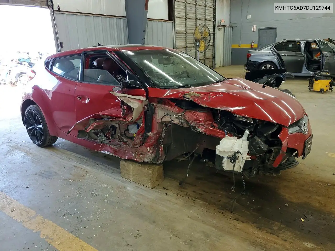 2013 Hyundai Veloster Base VIN: KMHTC6AD7DU129744 Lot: 61699796