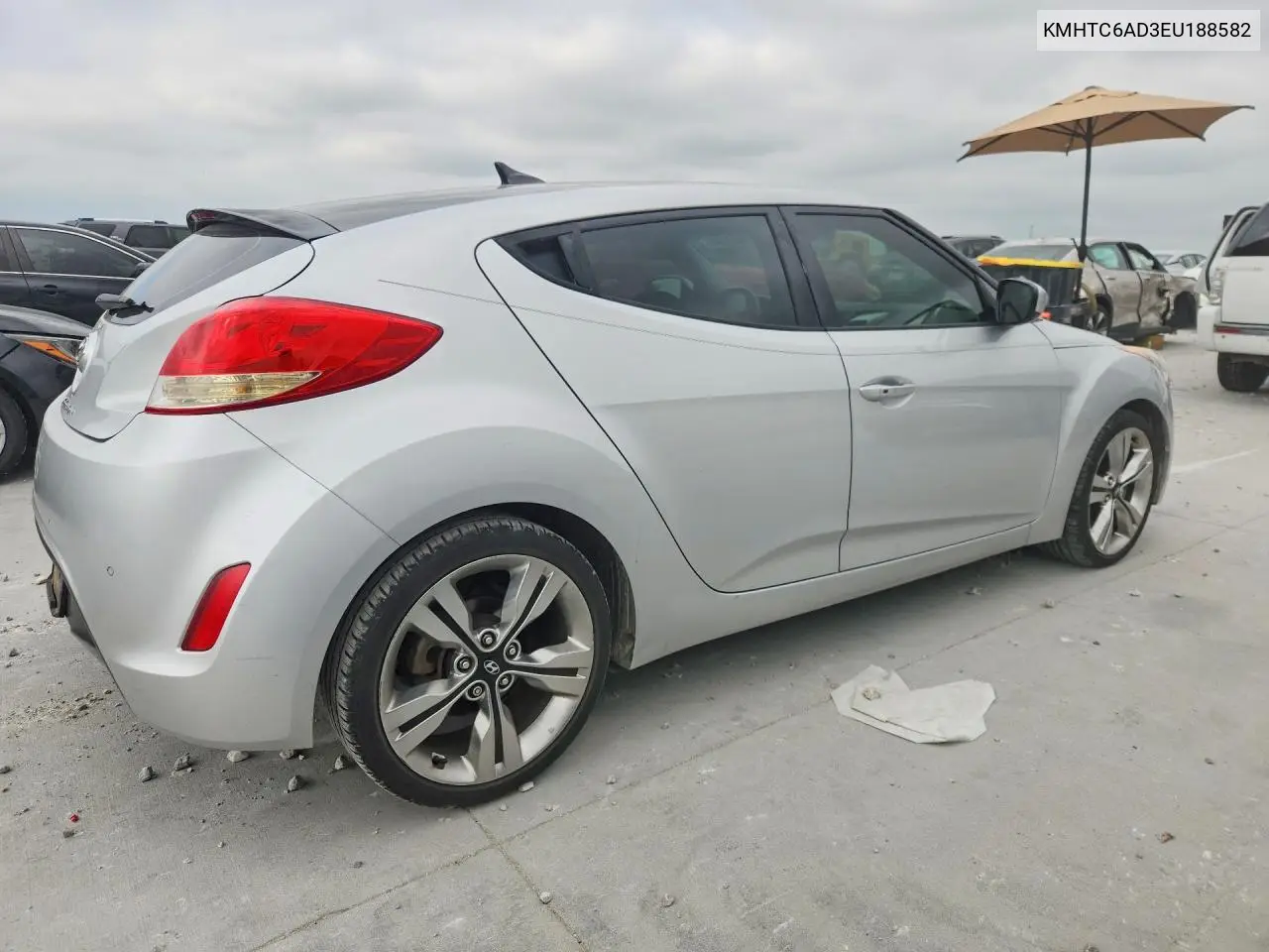 2014 Hyundai Veloster Base VIN: KMHTC6AD3EU188582 Lot: 57401106