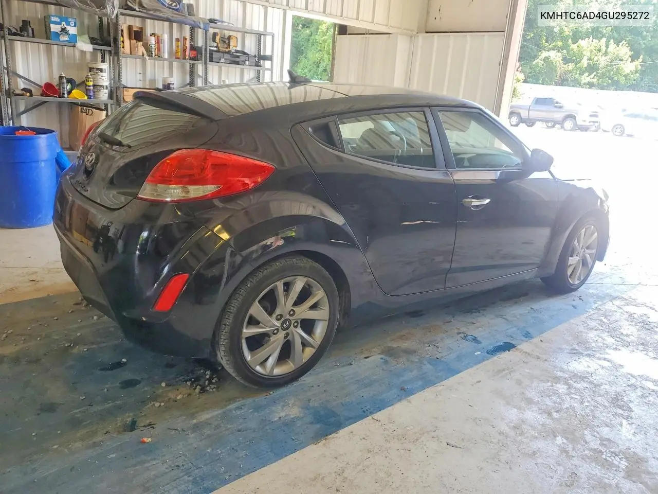 2016 Hyundai Veloster Base VIN: KMH1C6AD4GU295272 Lot: 41634146