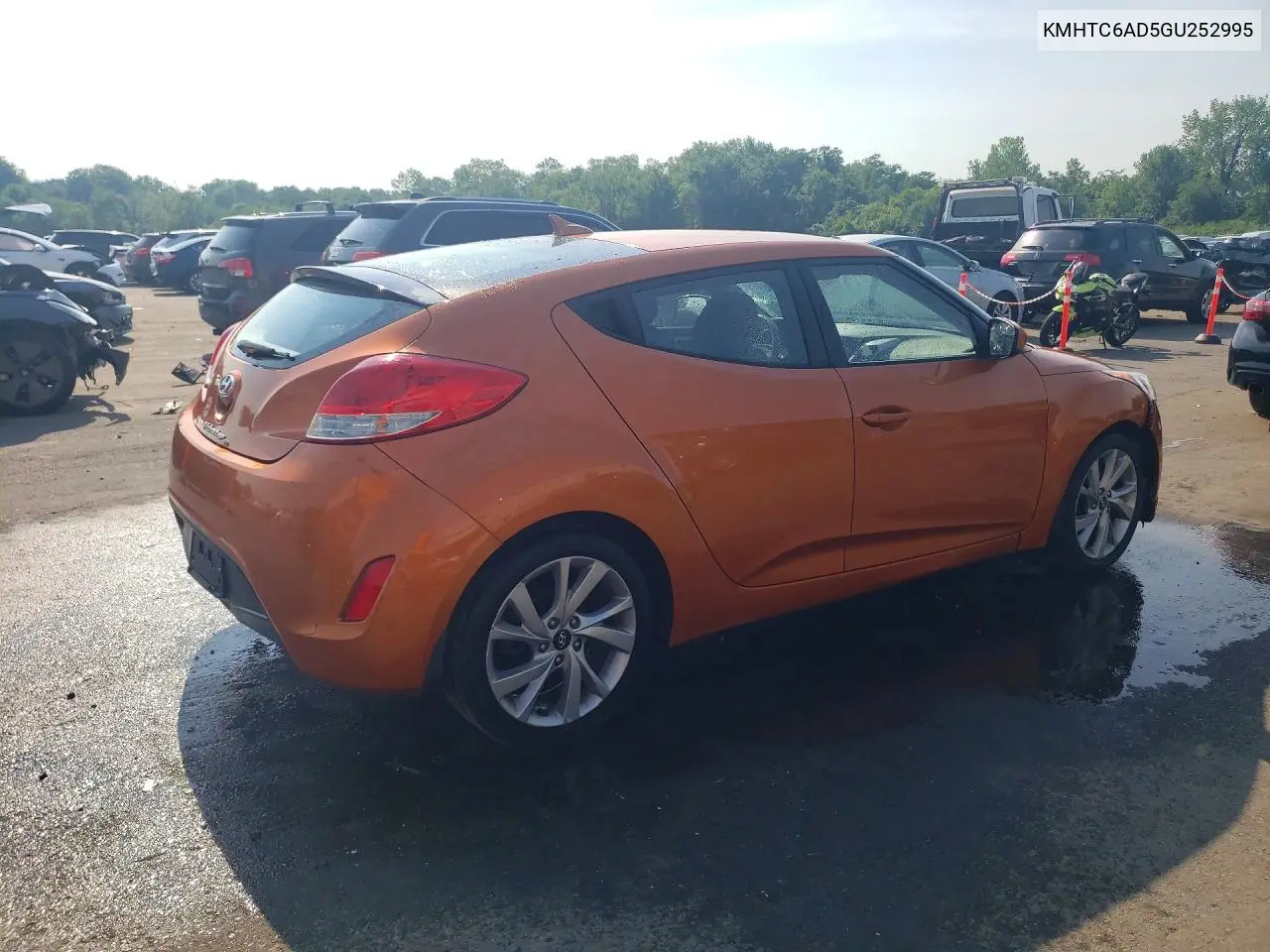 2016 Hyundai Veloster Base VIN: KMHTC6AD5GU252995 Lot: 60233086
