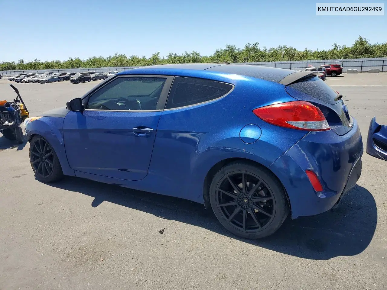 2016 Hyundai Veloster Base VIN: KMHTC6AD6GU292499 Lot: 61445566