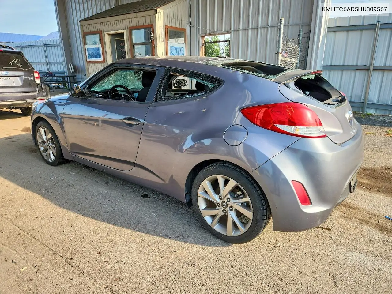 2017 Hyundai Veloster Base VIN: KMHTC6AD5HU309567 Lot: 60996696