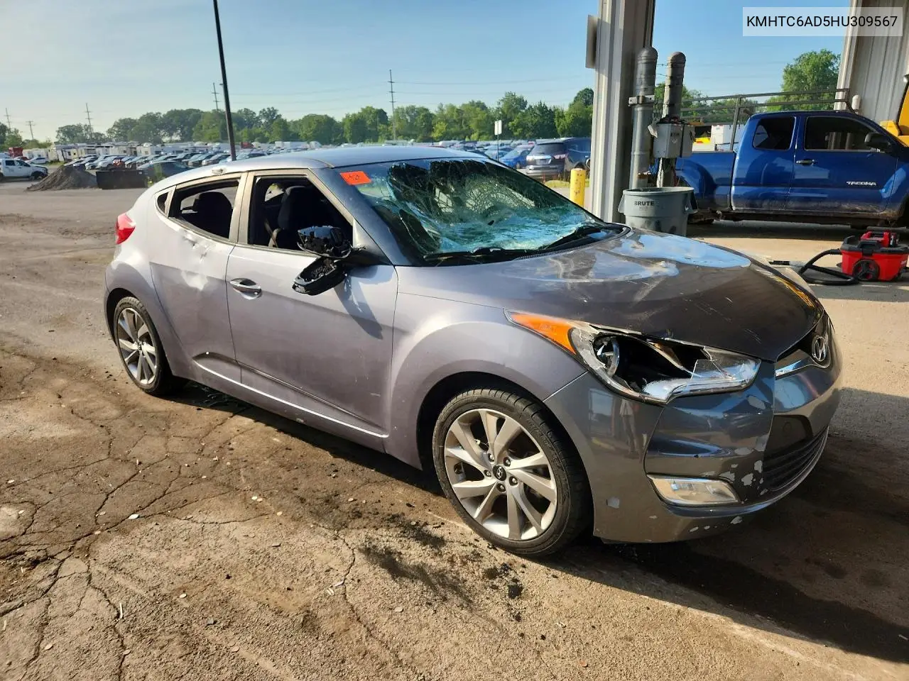 2017 Hyundai Veloster Base VIN: KMHTC6AD5HU309567 Lot: 60996696