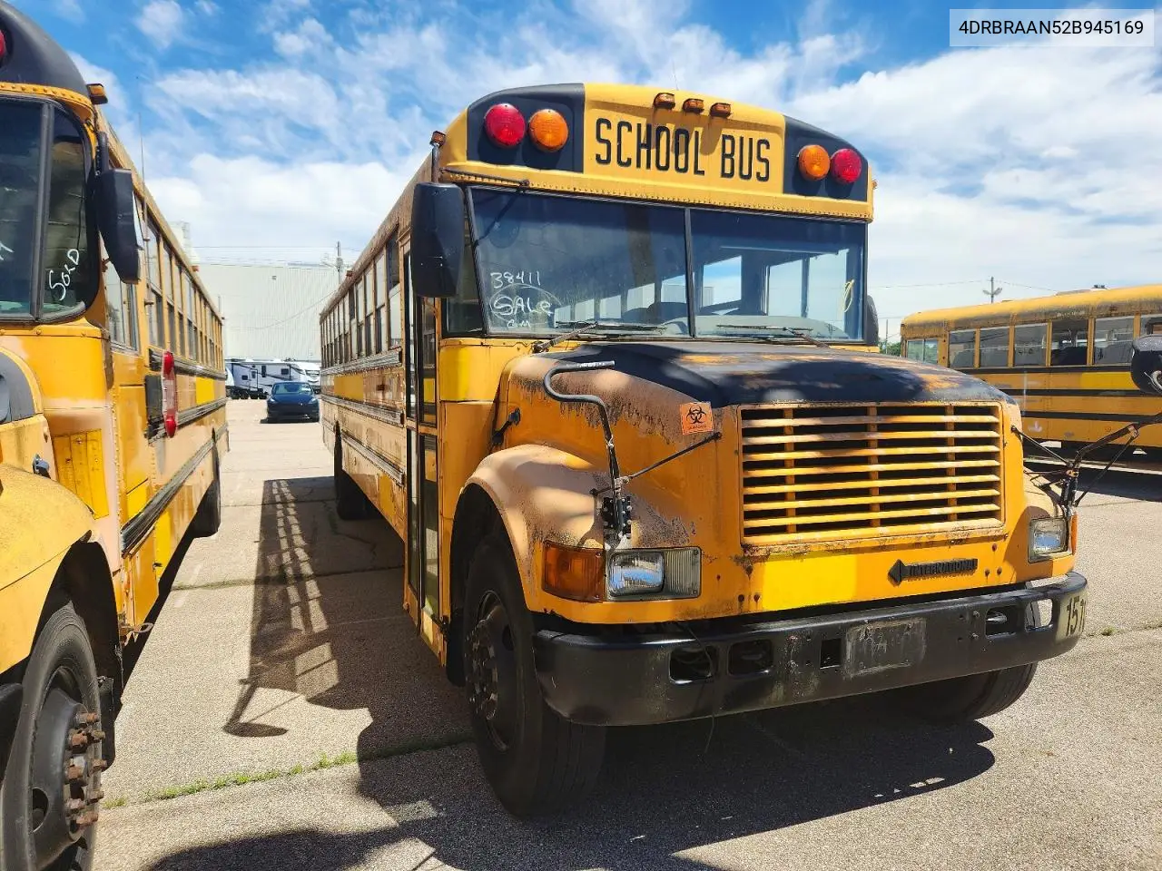 2002 Ic Corporation Ce Series School - School Bus VIN: 4DRBRAAN52B945169 Lot: 55182966
